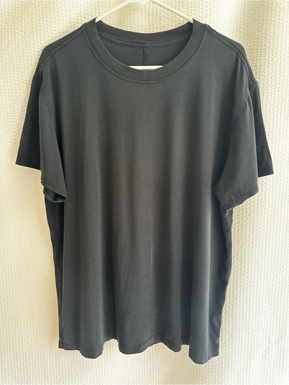 LULULEMON Soft Jersey Black Short Sleeve Shirt Charcoal Mens XL Performance